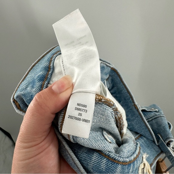 Madewell The Perfect Vintage Jean in Coney Wash: Destroyed Edition - Picture 10 of 11